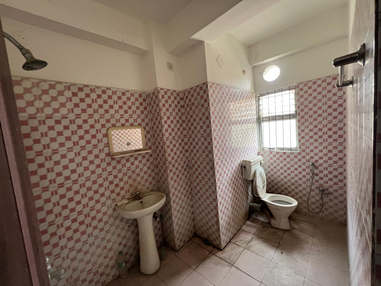 Semi Furnished 3bhk in Kahilipara, Guwahati, Assam, India for Rent